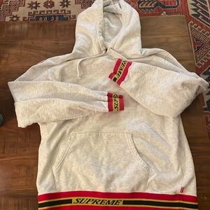 SUPREME *RARE* MEN's XL HOODED SWEATSHIRT W: front pocket.